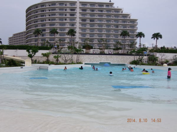 ホテルモントレ沖縄プール